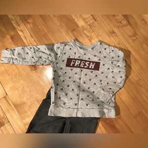 Sweater baseball print. Size 5 kid